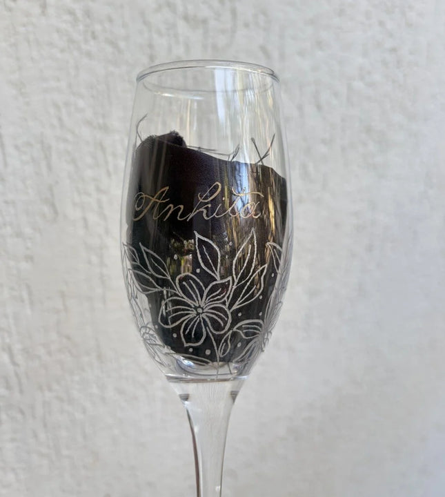 Personalised champagne glass with floral engraving and custom name by Ekeha