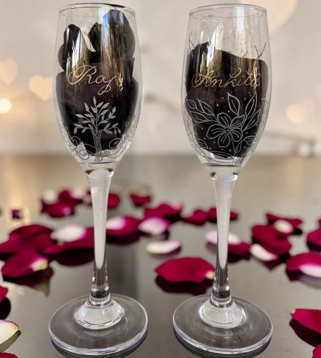 Custom name engraved champagne glasses for couples from Ekeha